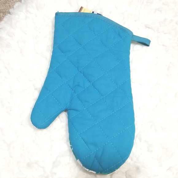 Home Collection Blue and White Oven Mitt - Picture 4 of 5